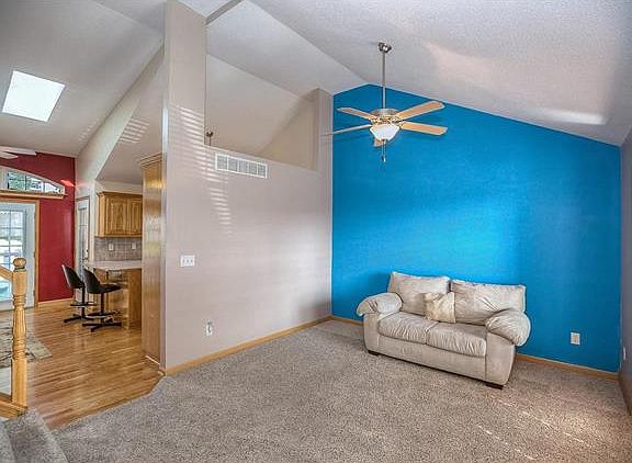 3rd image of 602 NW Scenic Ln