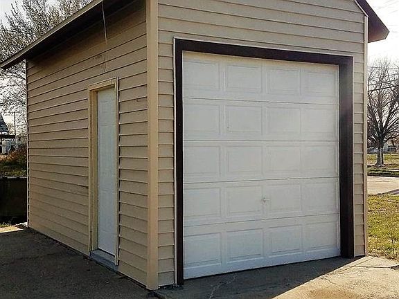 3rd image of 1220 W 11th St