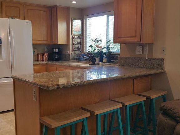 Kitchen, bar, new refridgerator with 2 ice makers, granite c