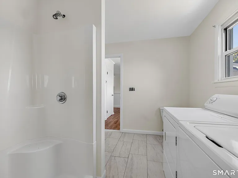 272 Elm St #UPSTAIRS — Photo 17