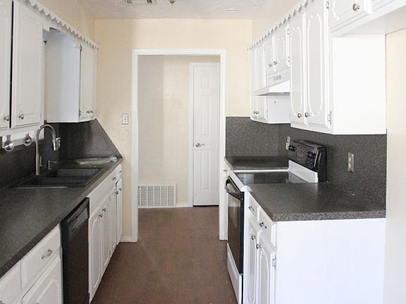 5th image of 312 SW 72nd St