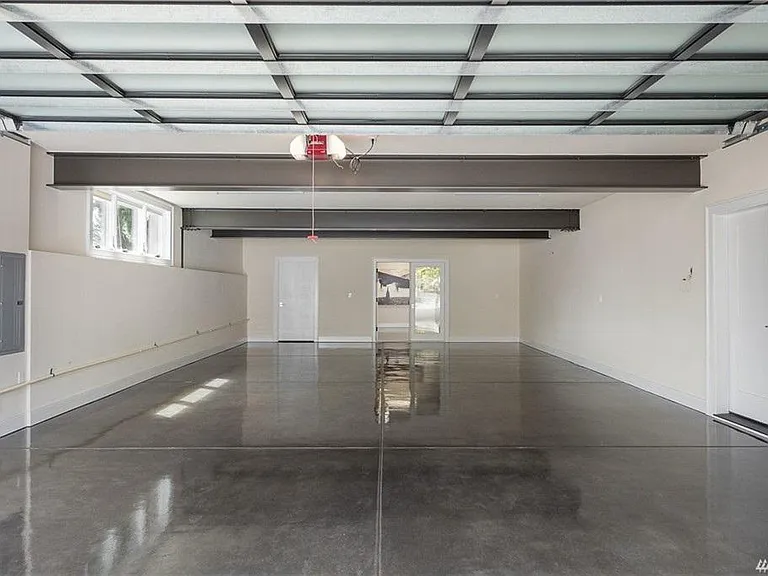 10207 NE 21st Pl — Photo 10