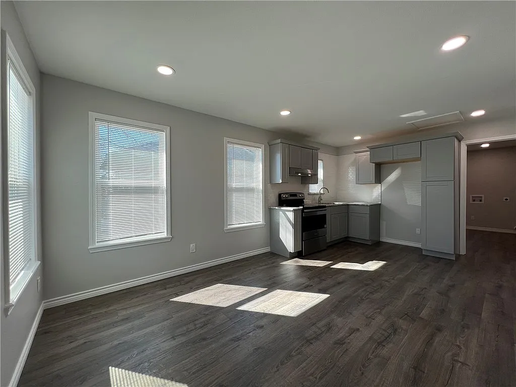 1 bed, 1.0 bath, 600 sqft, $895 — Photo 3