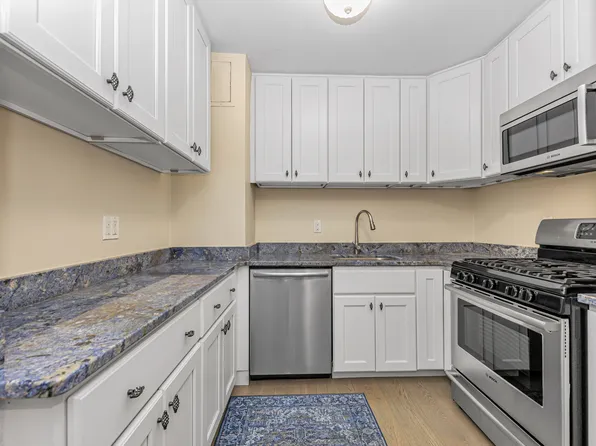 305 East 24th Street image 6 of 27