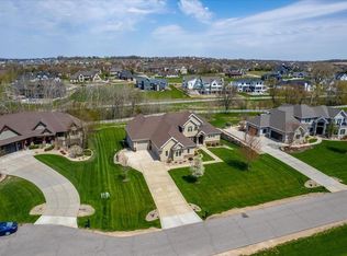 5858 Cobblestone Ln, Waunakee, WI 53597