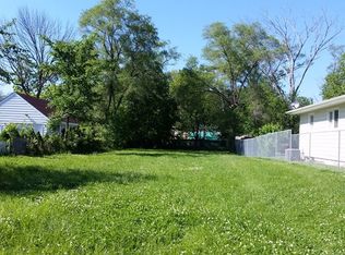 1530 Solfisburg Ave, Aurora, IL 60505