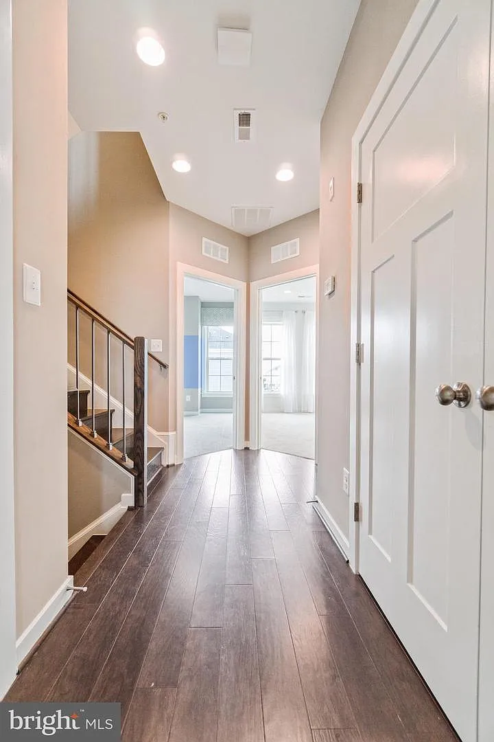 4 bed, 3.5 bath, 2500 sqft, $4,790 — Photo 3