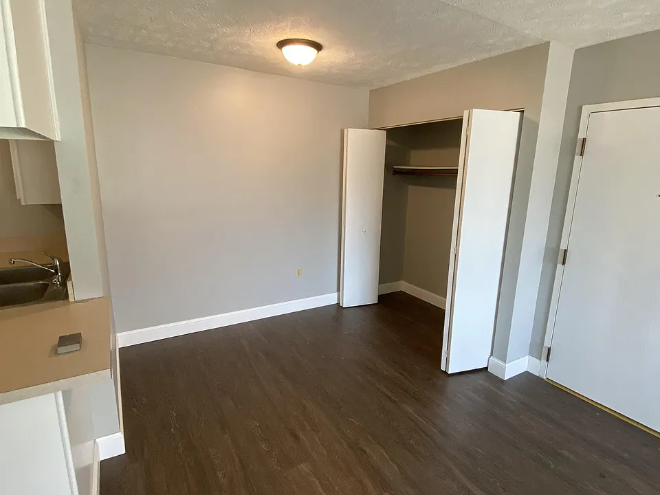 308 Windsor St #1