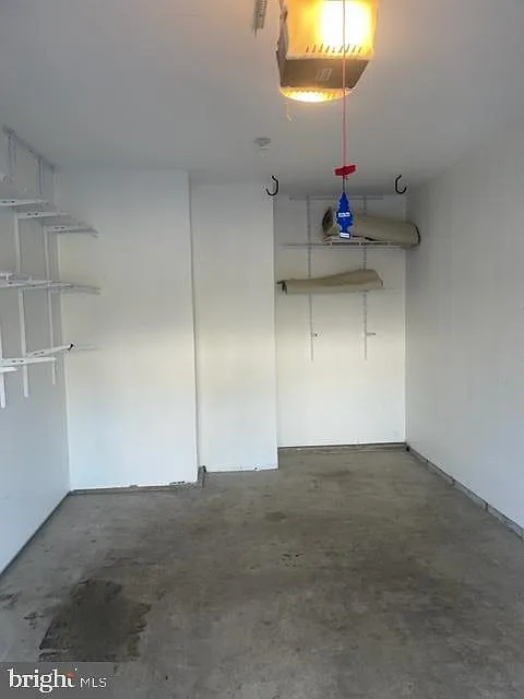 3 bed, 2.5 bath, 2050 sqft, $2,095 — Photo 2