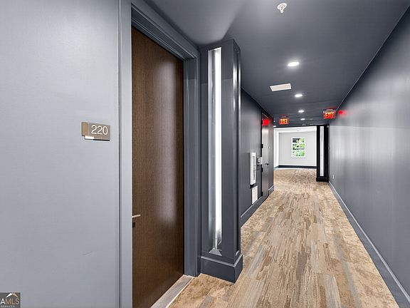 5th image of 775 Juniper St #220