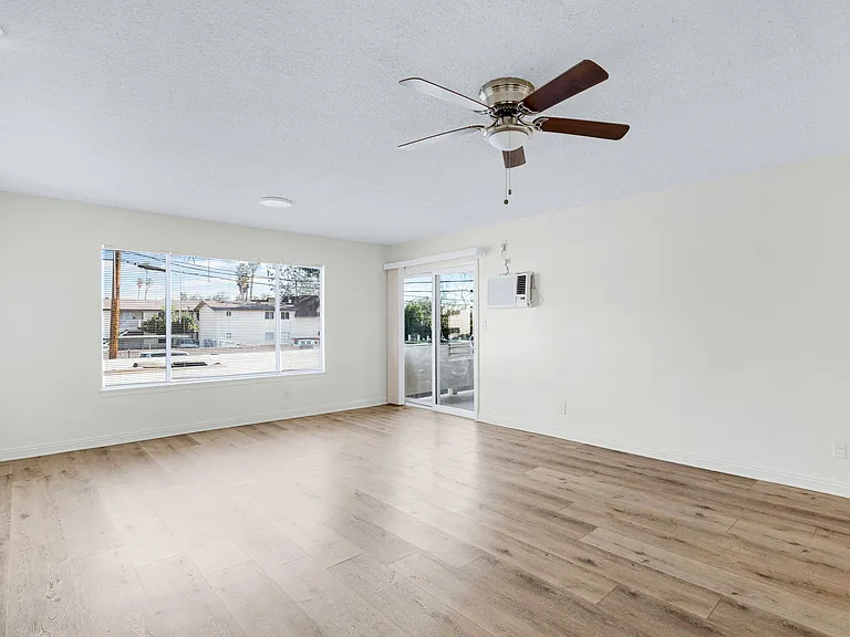 Golden Date Apartments — Photo 16