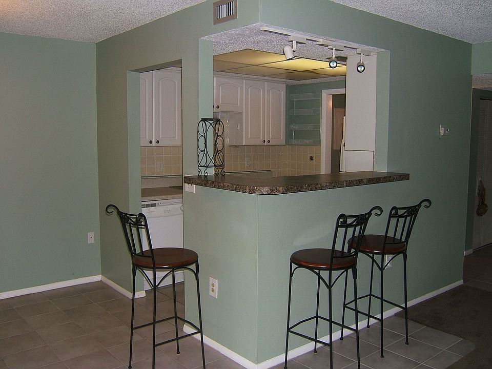 pass through, breakfast bar