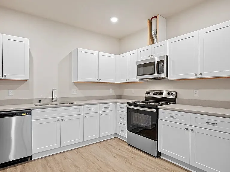 Cannon Apartments — Photo 14