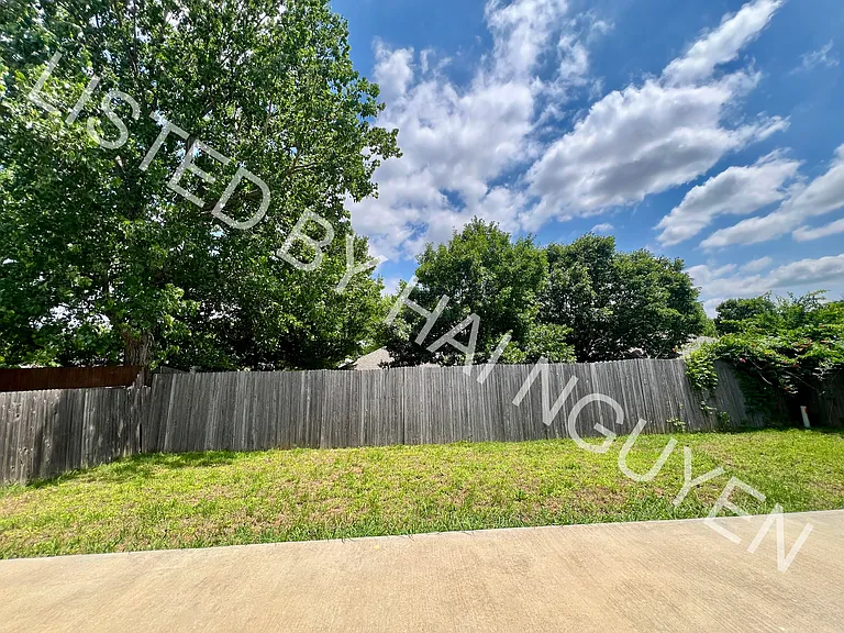 1602 Crestmeadow Ln — Photo 23