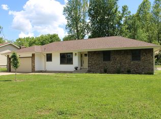 2558 W Village Ln, Springfield, MO 65807