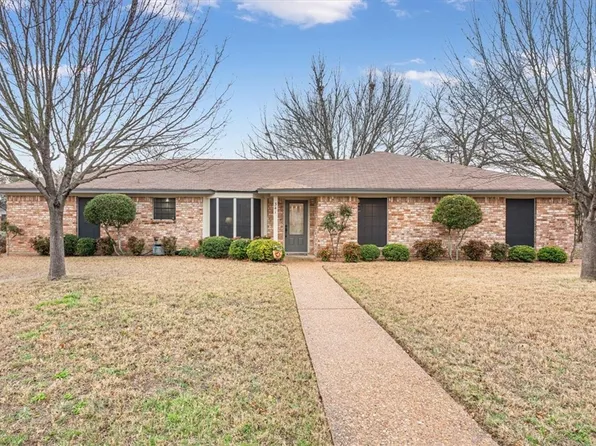 341 Cedarwood Ln, Hewitt, TX 76643