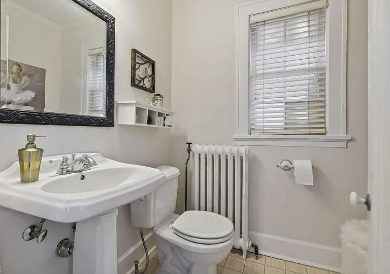 En-suite bath