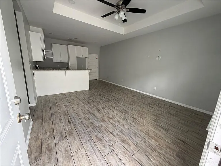 1403 W Heritage Dr #2 — Photo 2
