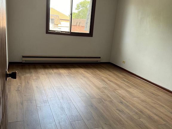 4th image of 6619 Oak Forest Ave #10