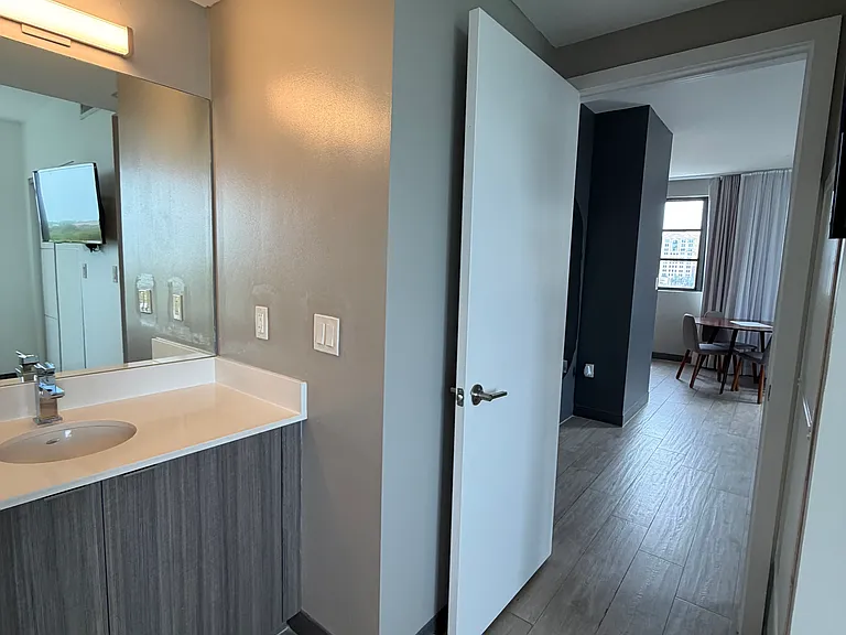 2524 Le Jeune Rd #438 — Photo 5