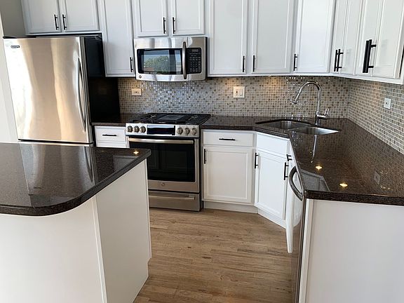4th image of 1934 N Washtenaw Ave APT 414