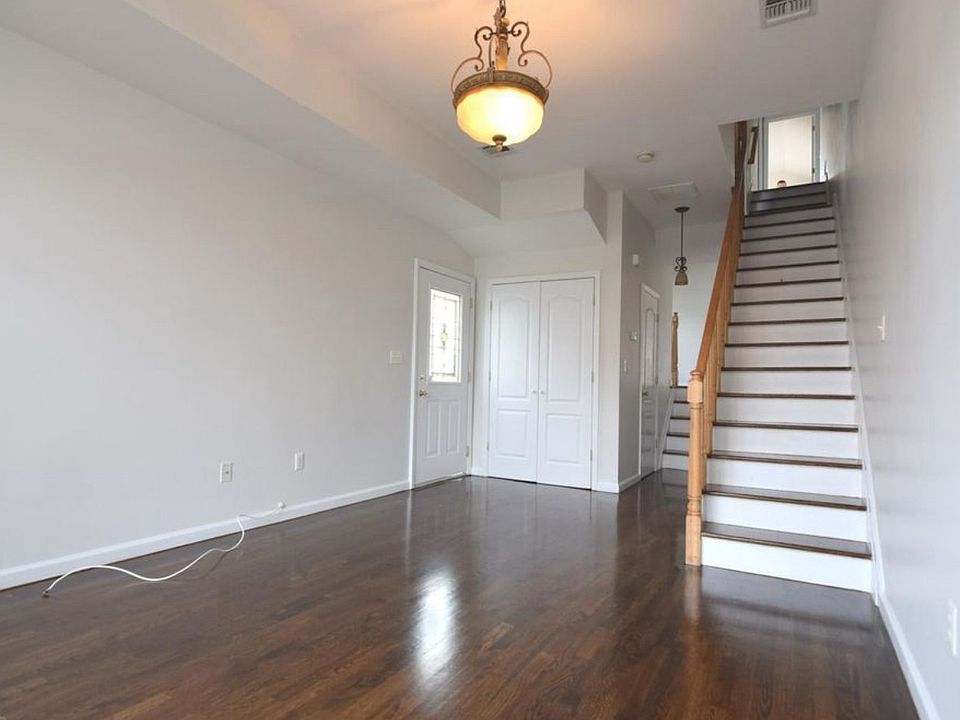 1st image of 146 Jackson Ave #1A