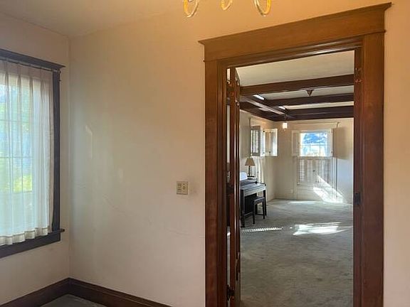 4th image of 510 E 1st Ave