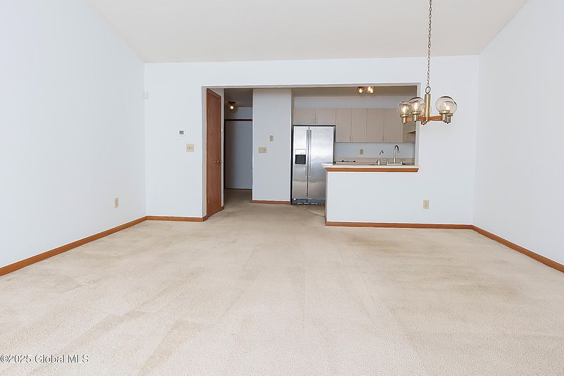 5th image of 68 Surrey Hill Drive