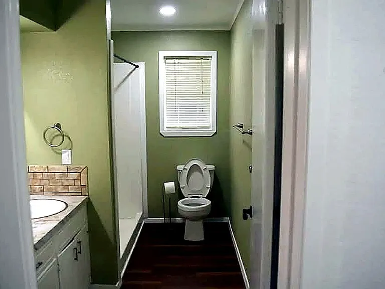 306 E Cook St — Photo 28