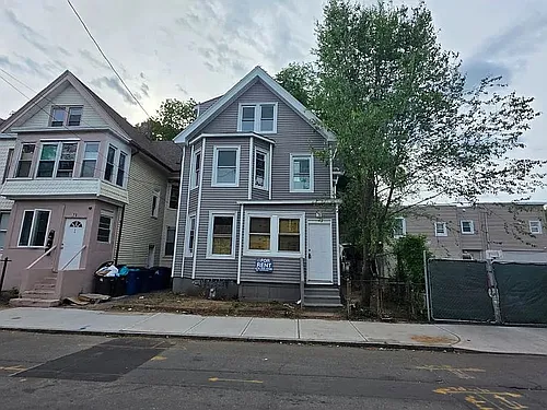 69 Frank St Photo 1