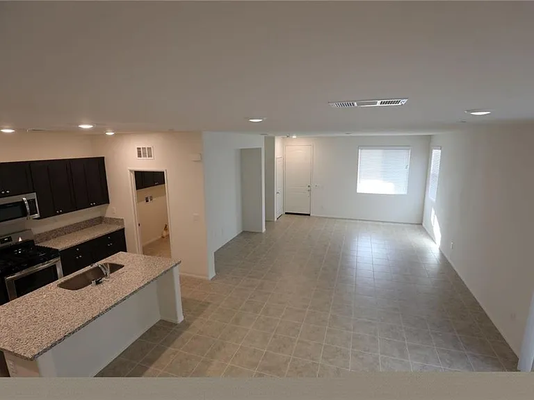 2119 Lavender Ln — Photo 5