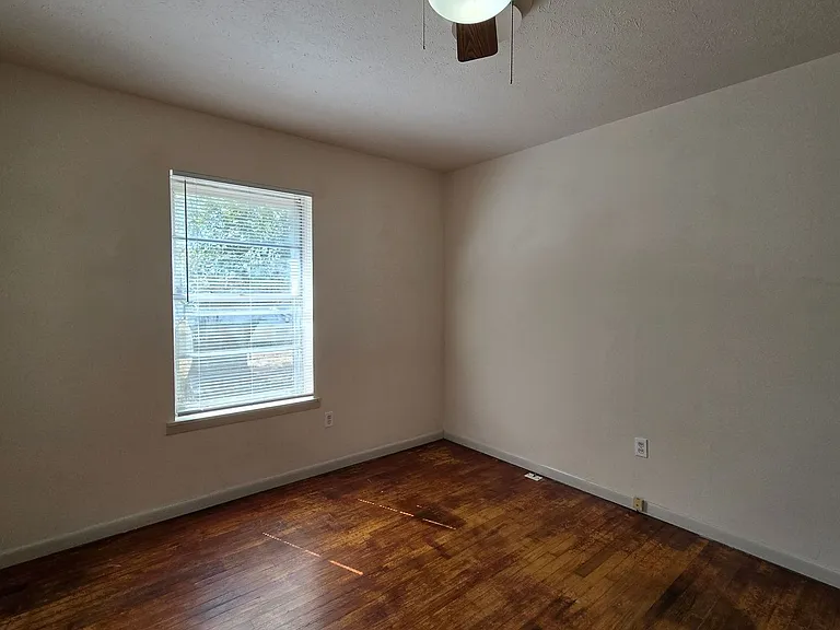 2408 Meadow Ln — Photo 12