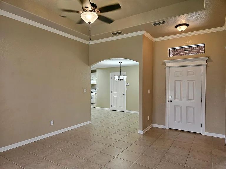 2108 Treasure Oaks Dr — Photo 12