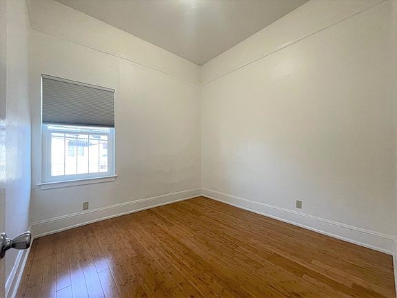 4th image of 2600 Bryant St #3