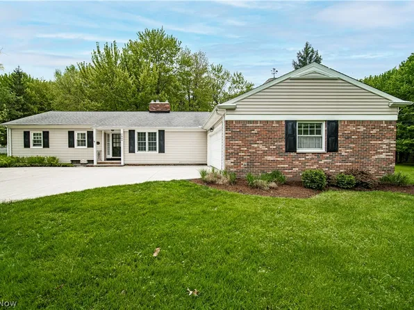 7940 Gates Mills Estate Dr, Gates Mills, OH 44040