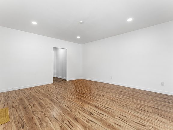 4th image of 753 E Harvard Pl Unit B