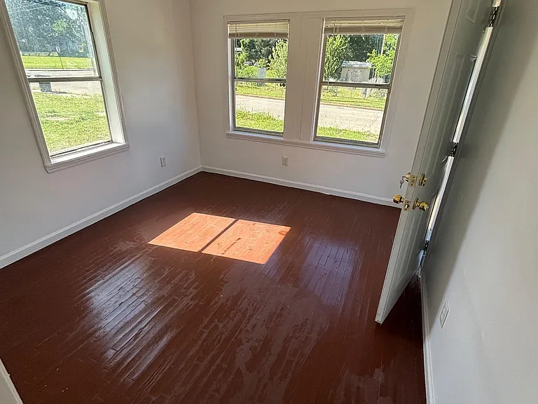 1489 E Waldorf Ave — Photo 11