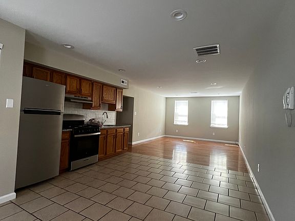 3rd image of 1549-51 S Iseminger St #3