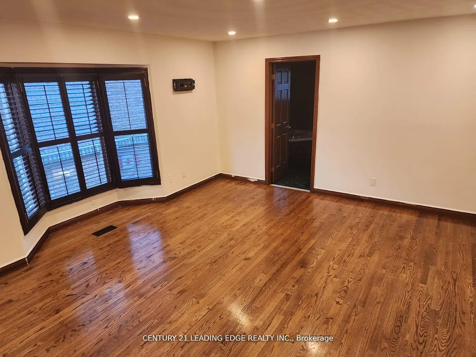 4 bed, $3,800 — Photo 3