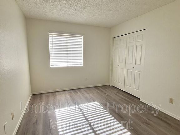 4th image of 1538 W Knowles Ave