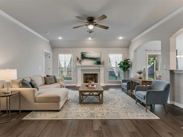 2905 S 4th St, Rogers, AR 72758