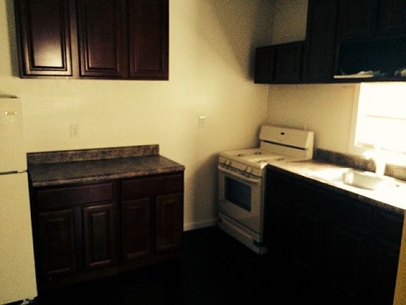 3rd image of 35 Kirk St