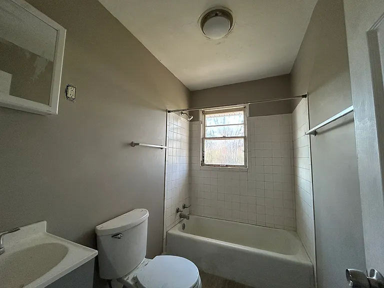 915 N Upland Ave — Photo 4
