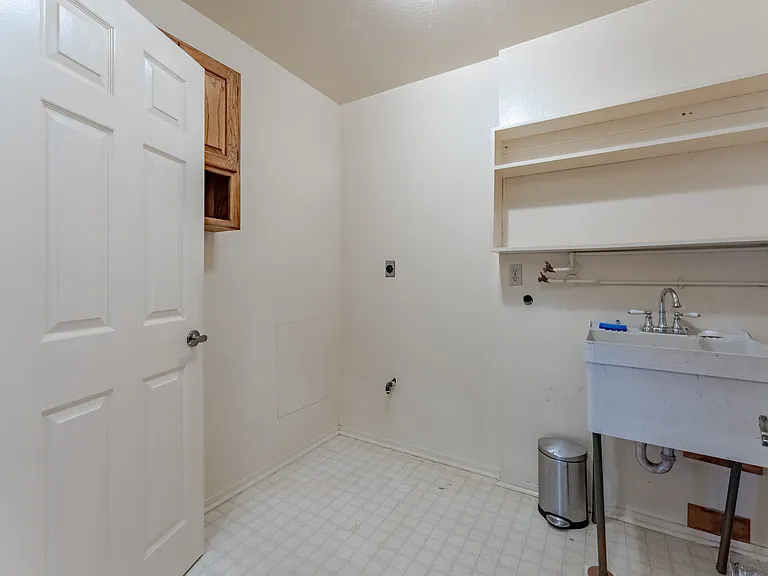 646 Lisbon St #B — Photo 20