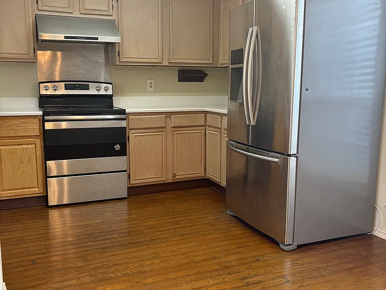 633 Raintree Cir — Photo 5