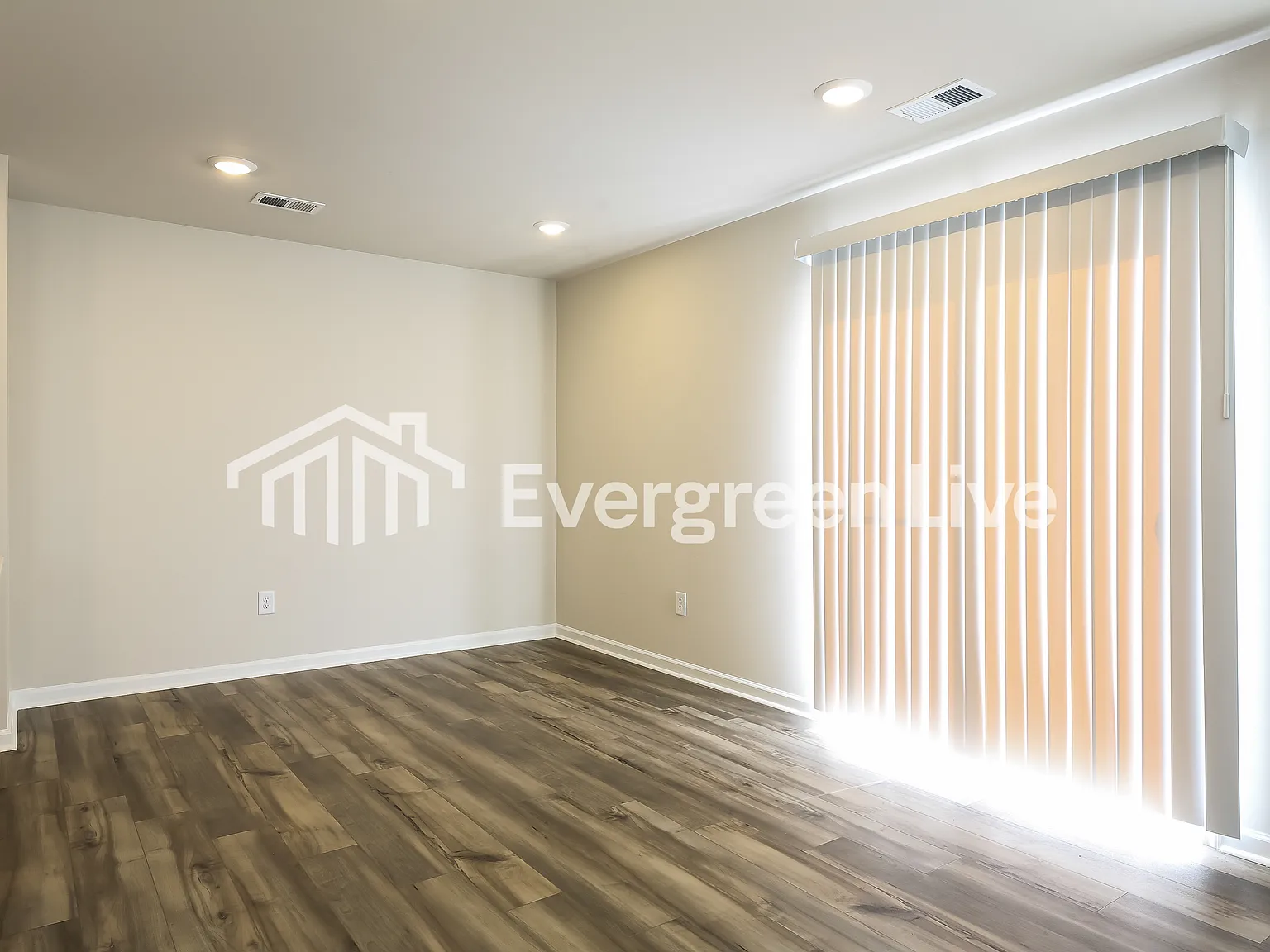 4 bed, 2.5 bath, 1955 sqft, $1,695 — Photo 4
