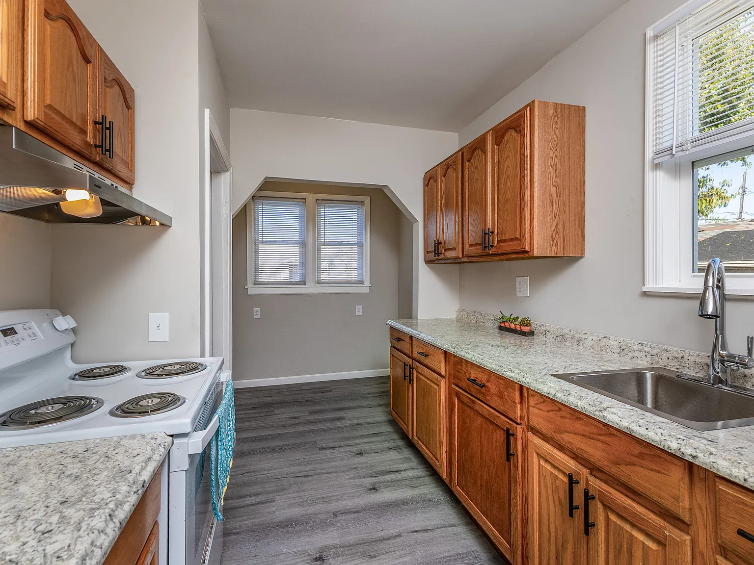 3 bed, 755 sqft, $1,400 — Photo 3
