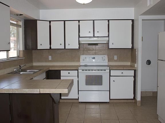 4th image of 23 Douglas Ln