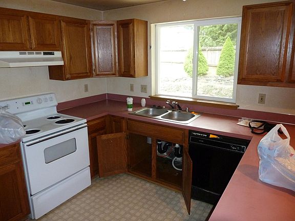 4th image of 8814 186th Ave E