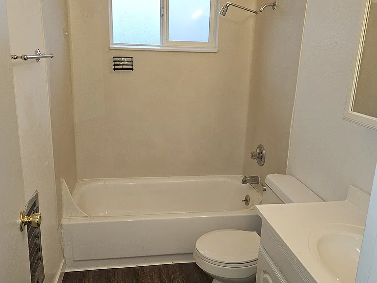 Country Lane Apartments — Photo 35